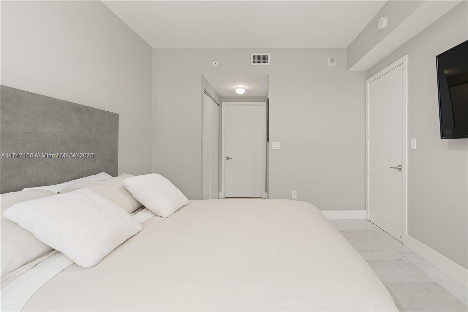 ARIA ON THE BAY CONDO - Residential