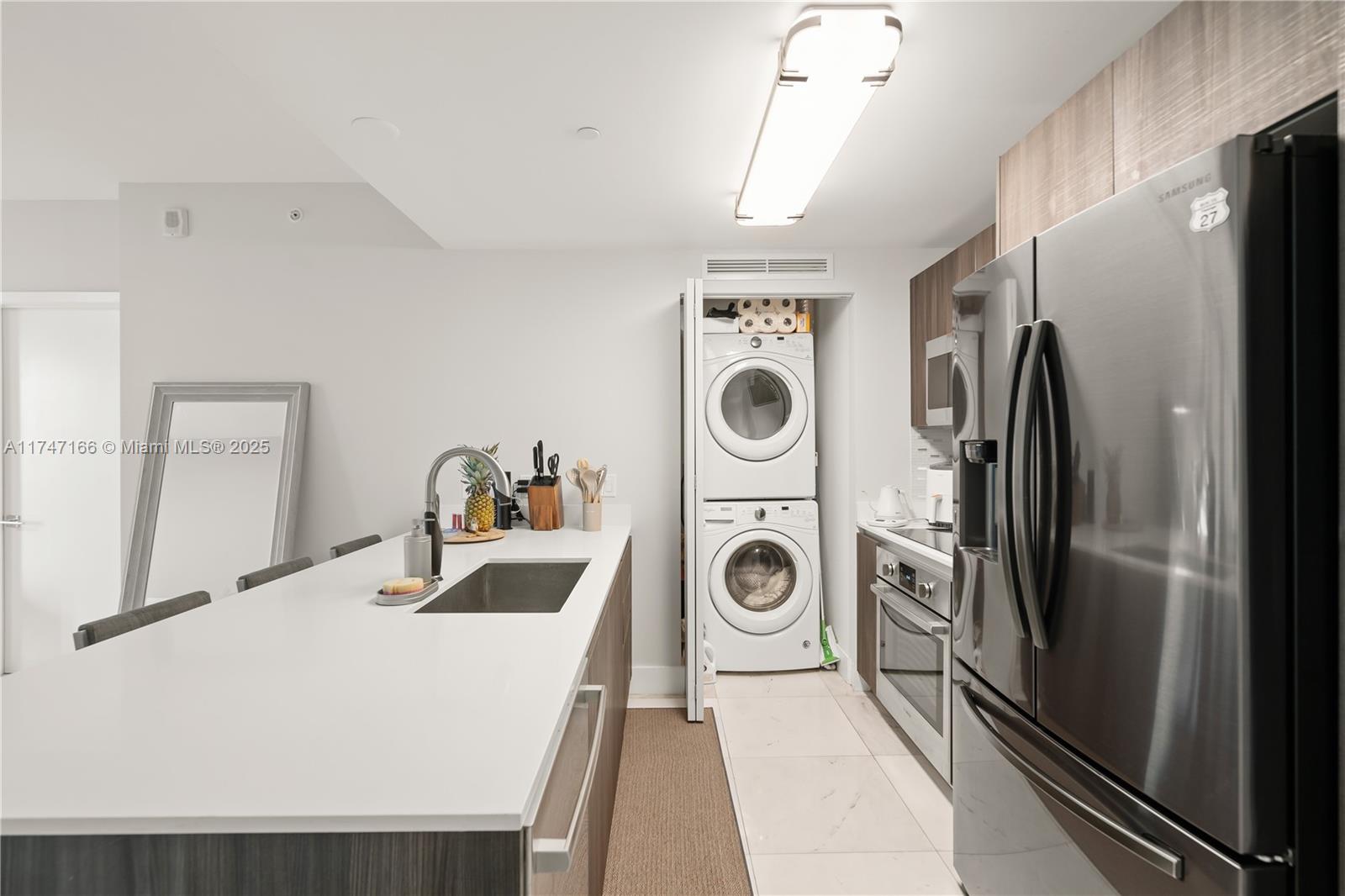 ARIA ON THE BAY CONDO - Residential