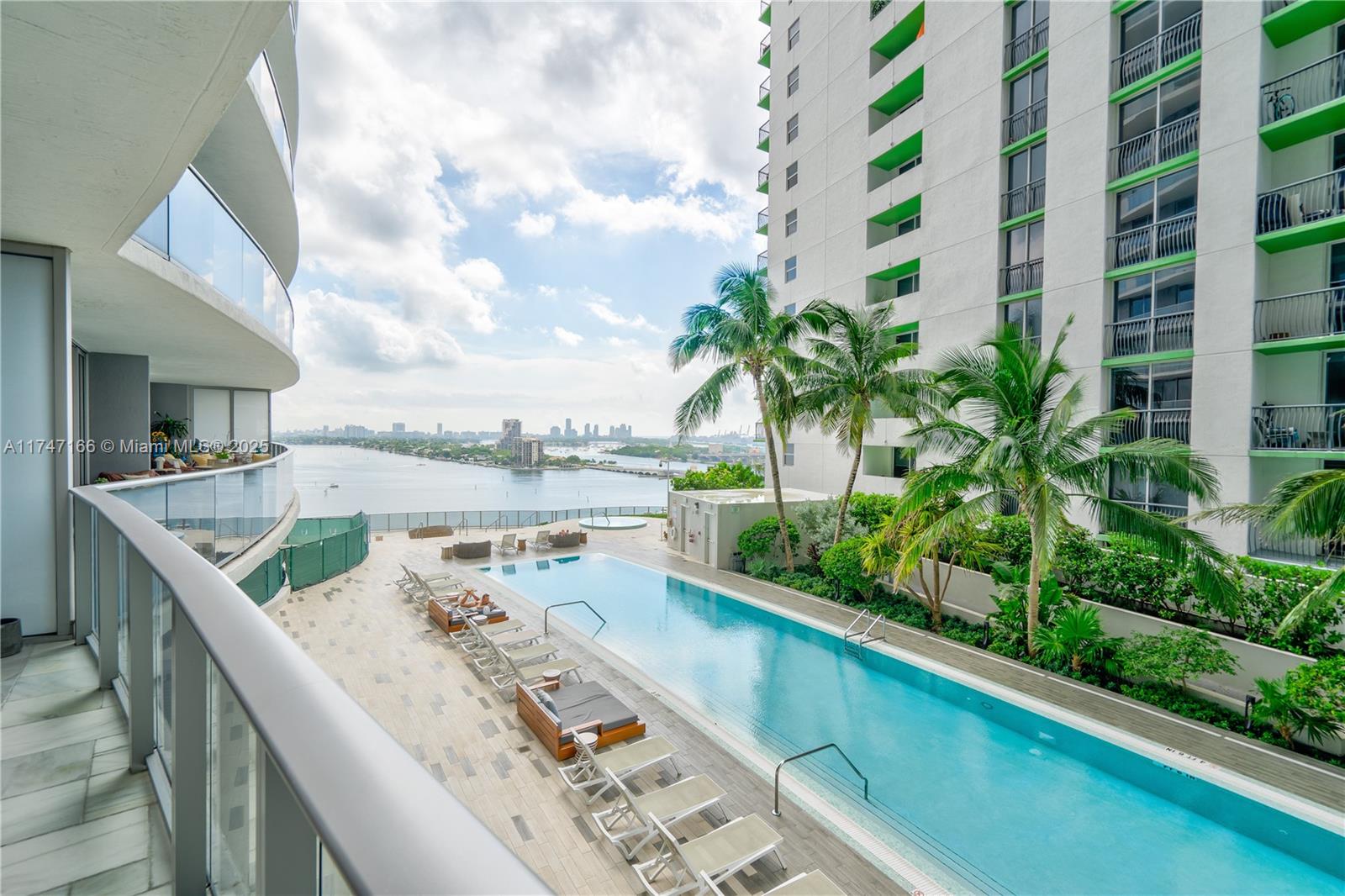 ARIA ON THE BAY CONDO - Residential