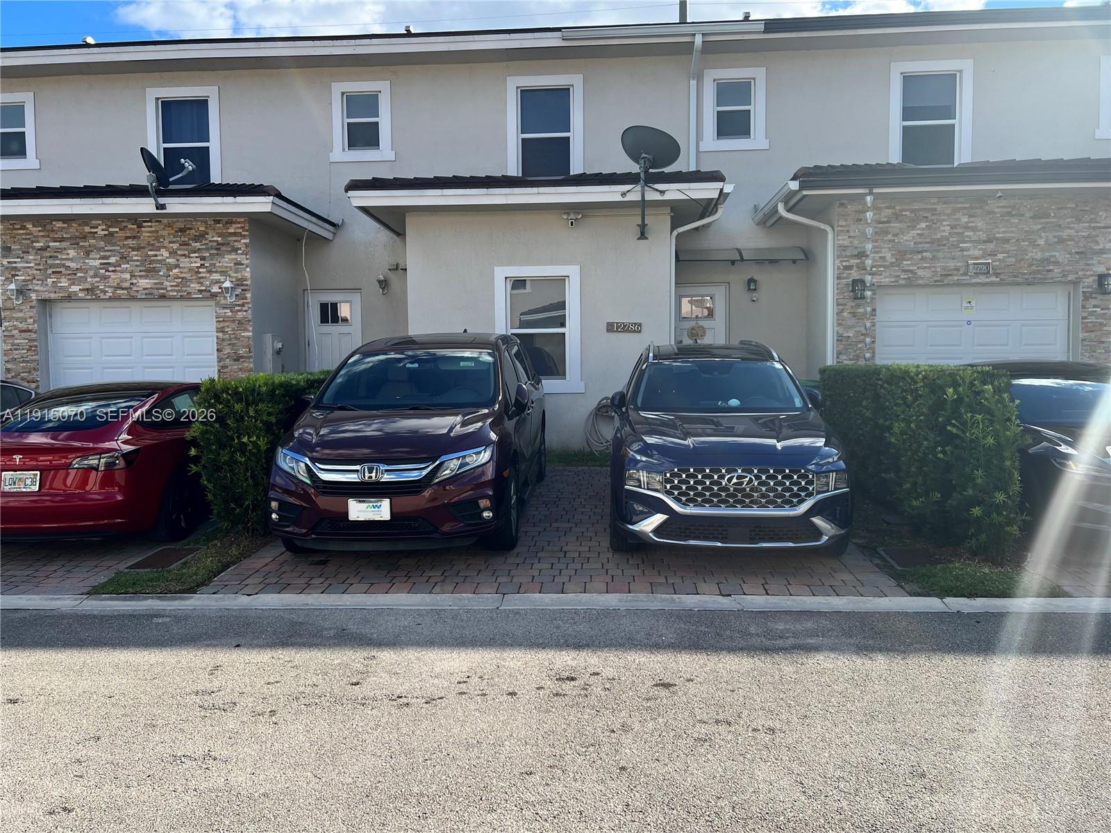 TOWNHOMES ON COCONUT PALM - Residential