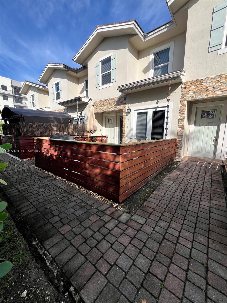 TOWNHOMES ON COCONUT PALM - Residential