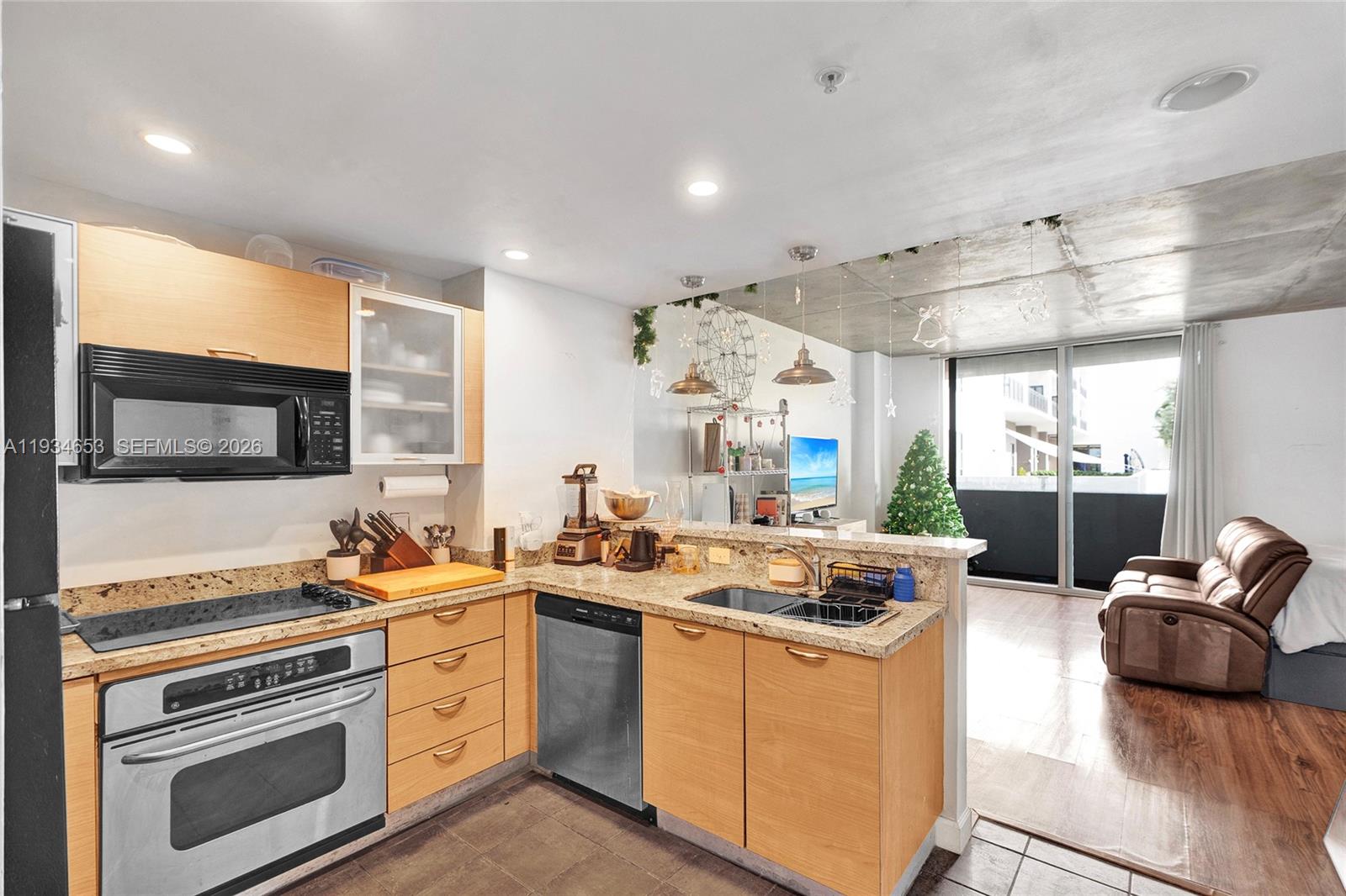 MIDTOWN LOFTS CONDO - Residential Lease