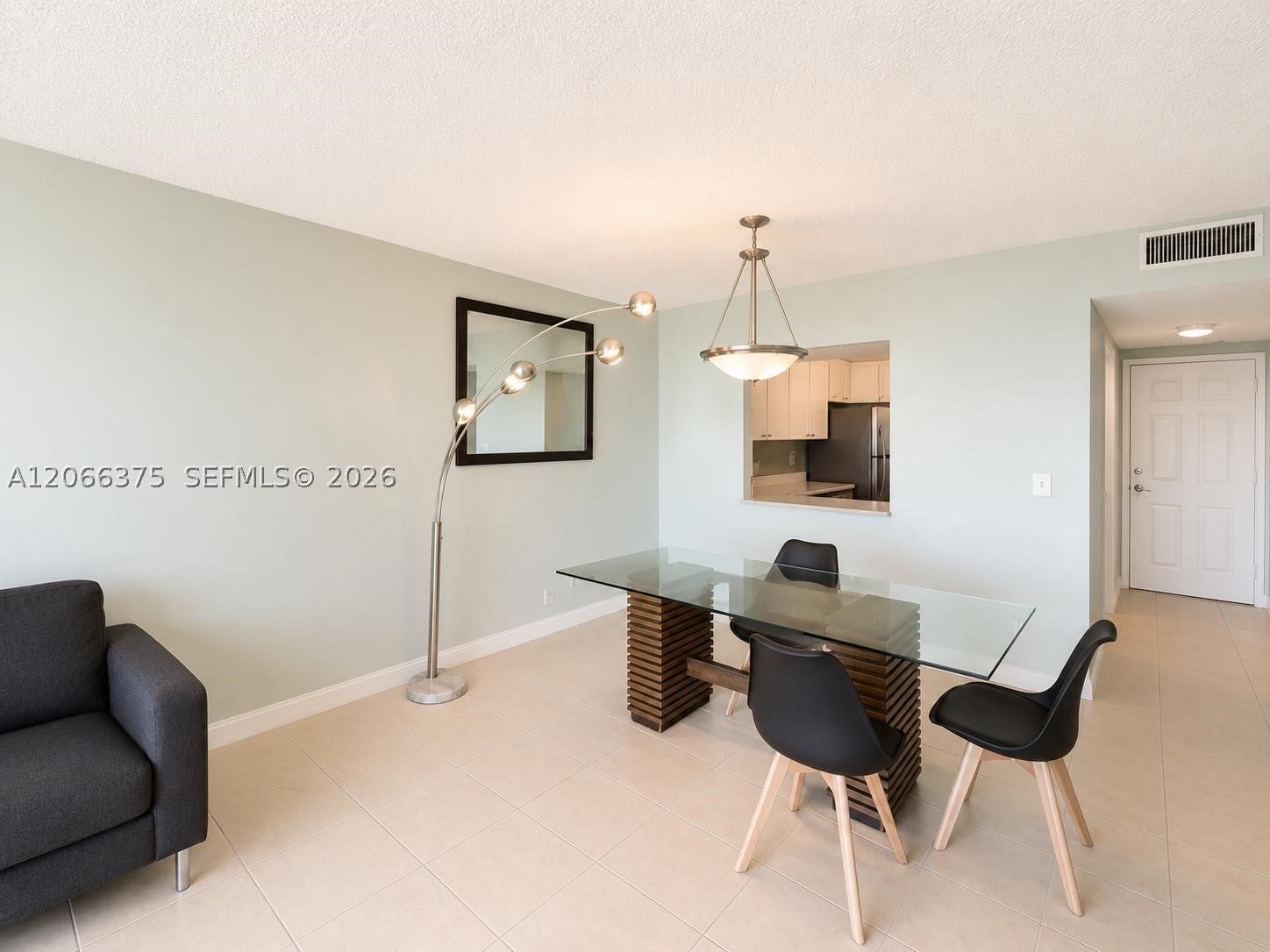 200 Leslie Dr 727