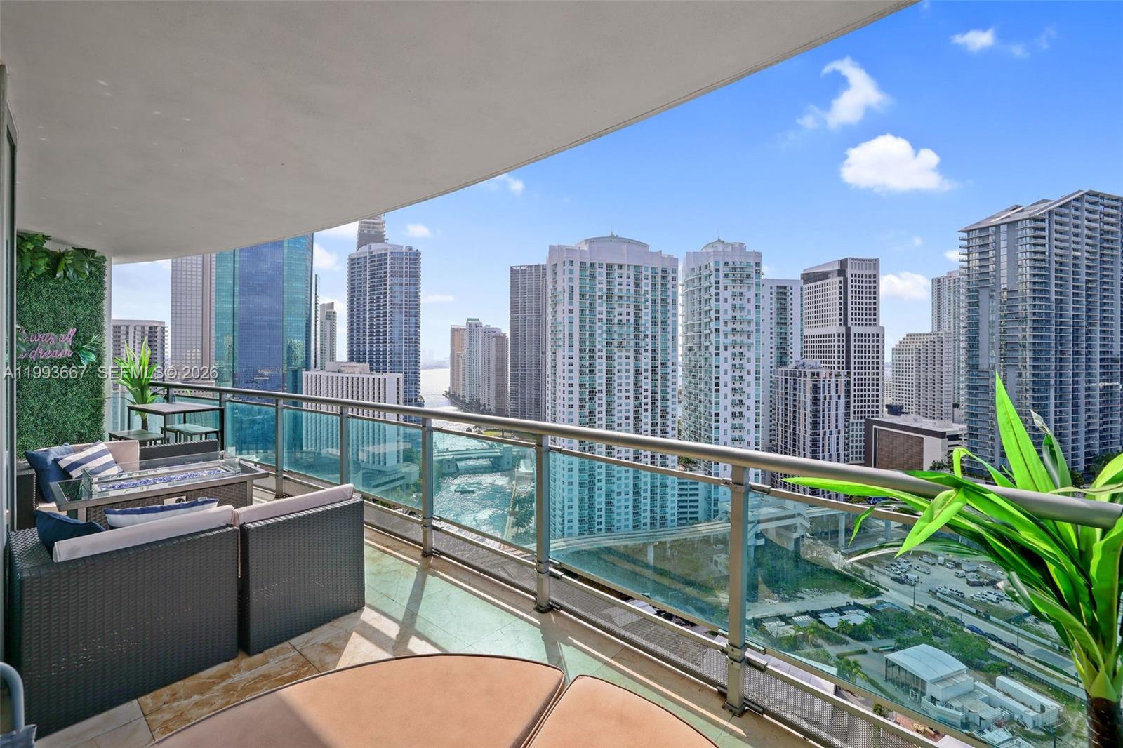 WIND CONDO - Residential Lease