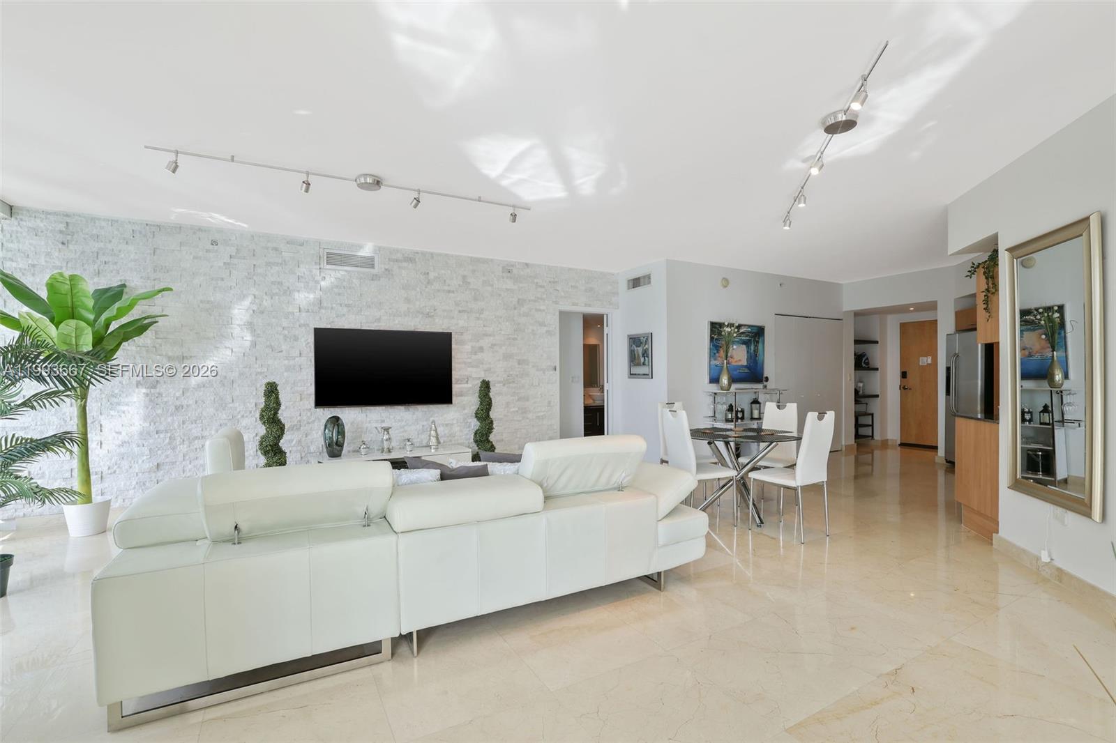 WIND CONDO - Residential Lease