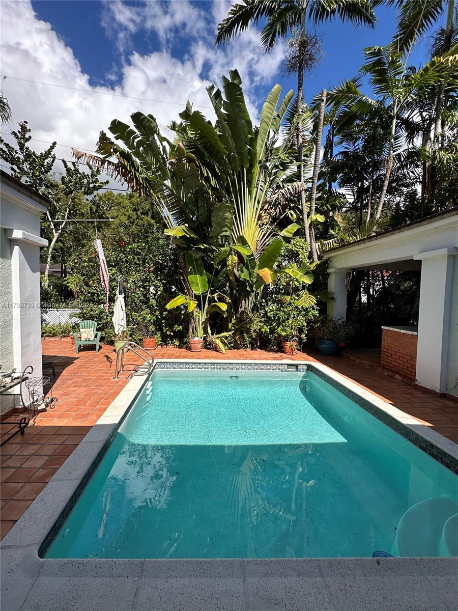 CORAL GABLES RIVIERA SEC - Residential