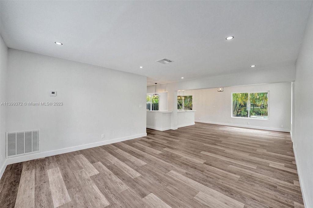 Photo of 5385 Myrtle Ter, Plantation, FL 33317 (MLS # A11399372)