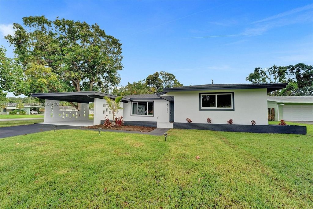 Photo of 5385 Myrtle Ter, Plantation, FL 33317 (MLS # A11399372)