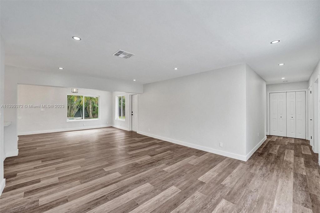 Photo of 5385 Myrtle Ter, Plantation, FL 33317 (MLS # A11399372)