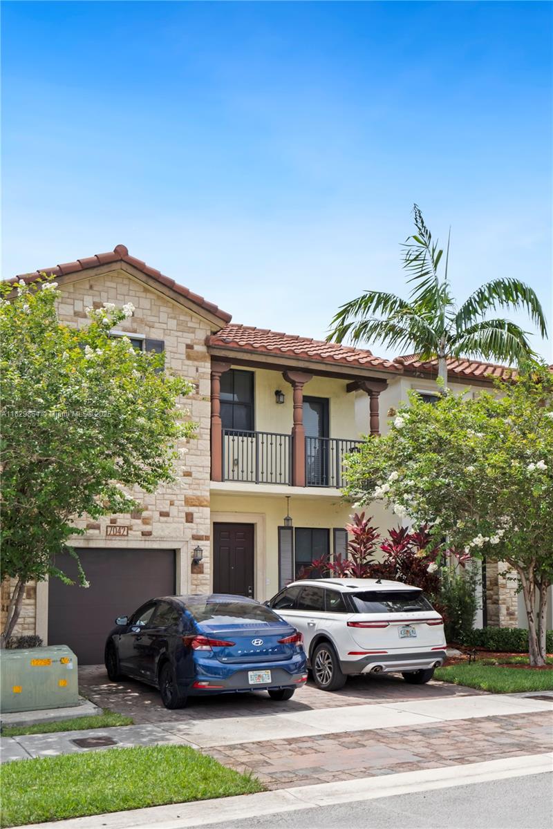 VINTAGE PLACE - Residential Lease