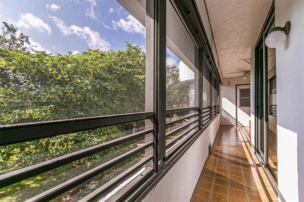 Photo of 1410 Sheridan St #21I, Hollywood, FL 33020 (MLS # A11364929)
