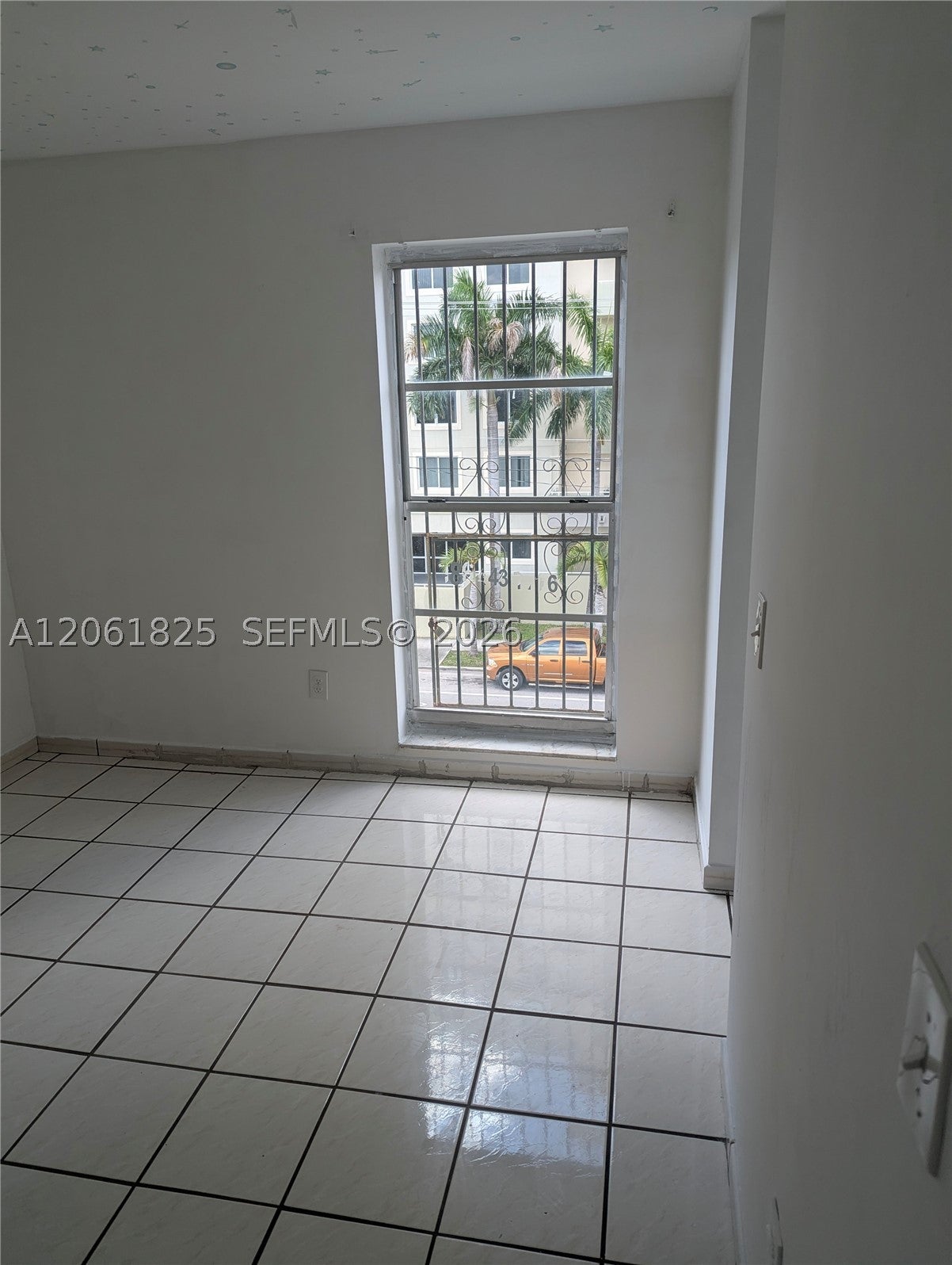 1051 SW 1st St 411