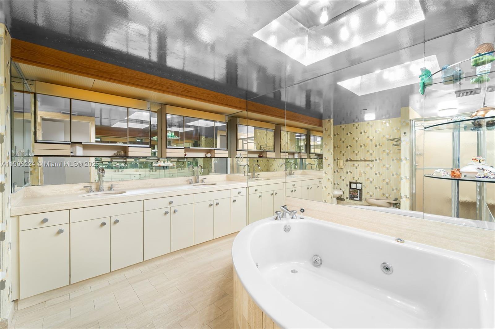 TURNBERRY TOWERS CONDO - Residential