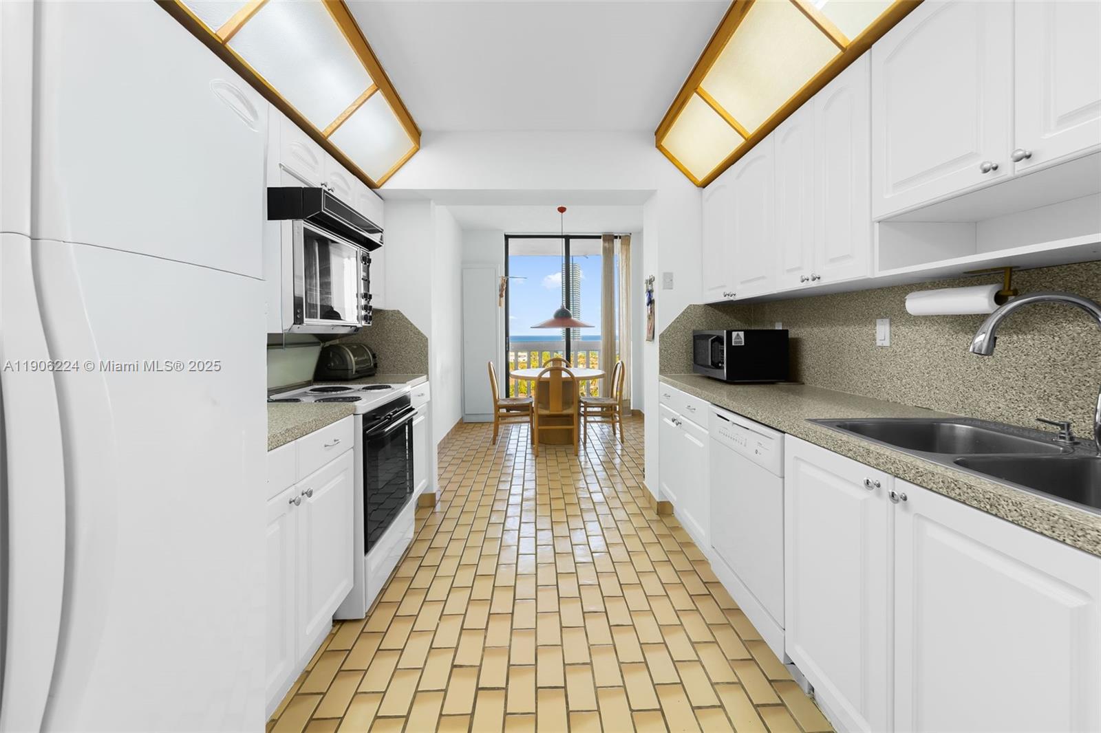 TURNBERRY TOWERS CONDO - Residential