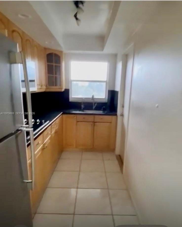 SANTA MONICA CONDOMINIUM - Residential