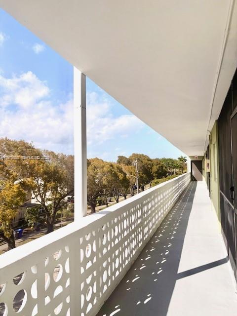 SANTA MONICA CONDOMINIUM - Residential