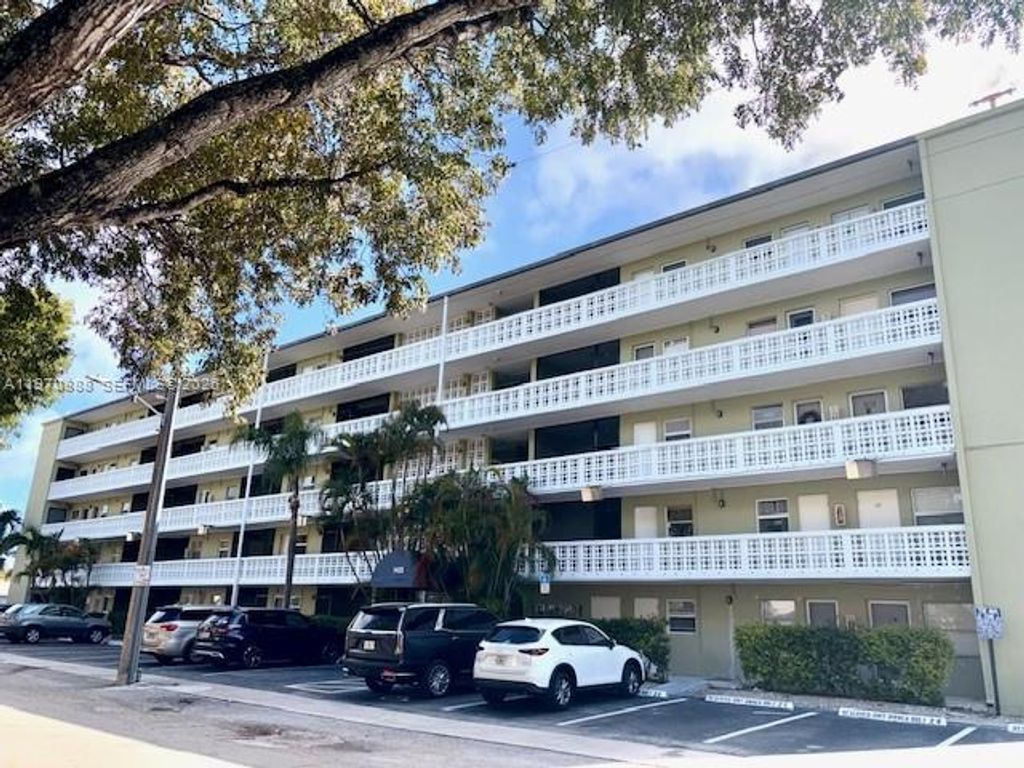 Photo of 1425 Arthur St #403A, Hollywood, FL 33020 (MLS # A11970888)