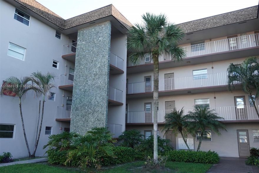 AMAZING GOLF AND LAKE VIEWS FROM THIS CONDO!!!
 Updated unit including: waterproof vinyl flooring, recessed lighting, brand NEW air
 conditioning system, no popcorn, outside storage room on same floor, modern appliances.
 Located just minutes from educational institutions like Nova Southeastern University and
 Broward College. The building is currently undergoing significant upgrades to comply with
 the 40-year re-certification. Association approval required, takes up to 30 days. New roof
 installed on building. All assessments related to these upgrades will be fully paid by the
 current owner. Minimum credit score 650 per association. PRIME LOCATION!!! EXCELLENT
 INVESTMENT!! Currently rented for $2K /mth.