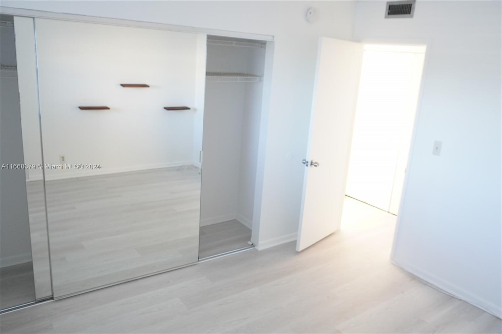 ARROWHEAD CONDO NO VII - Residential