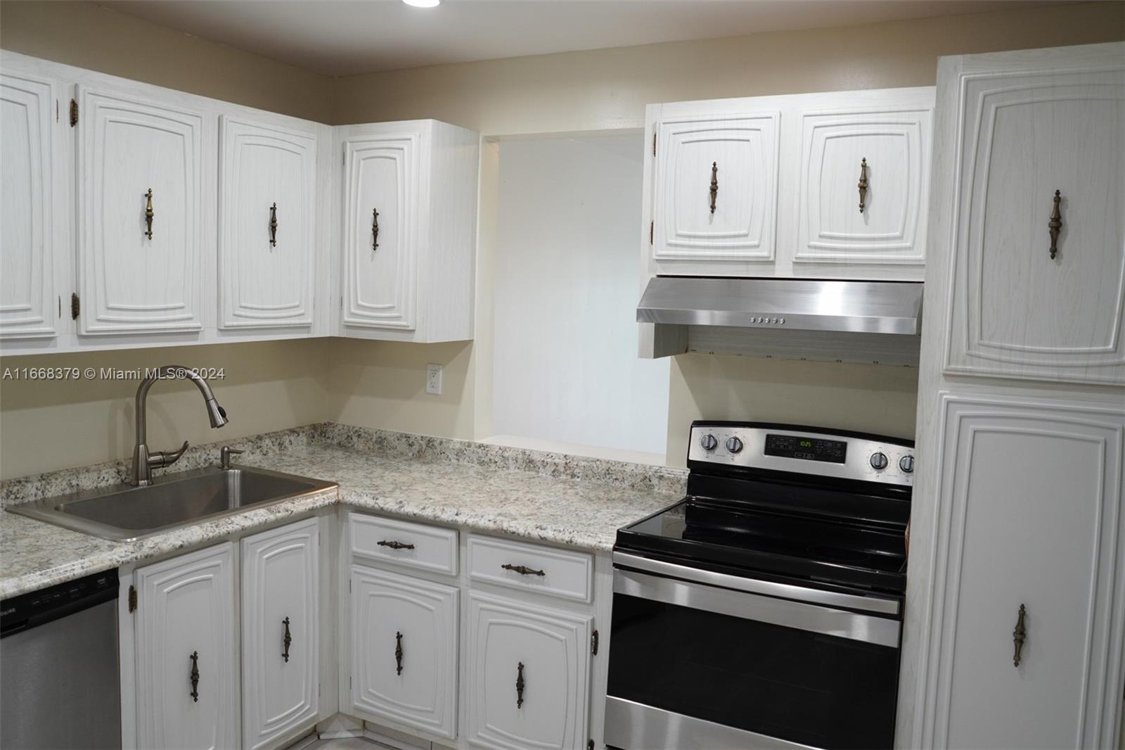 ARROWHEAD CONDO NO VII - Residential