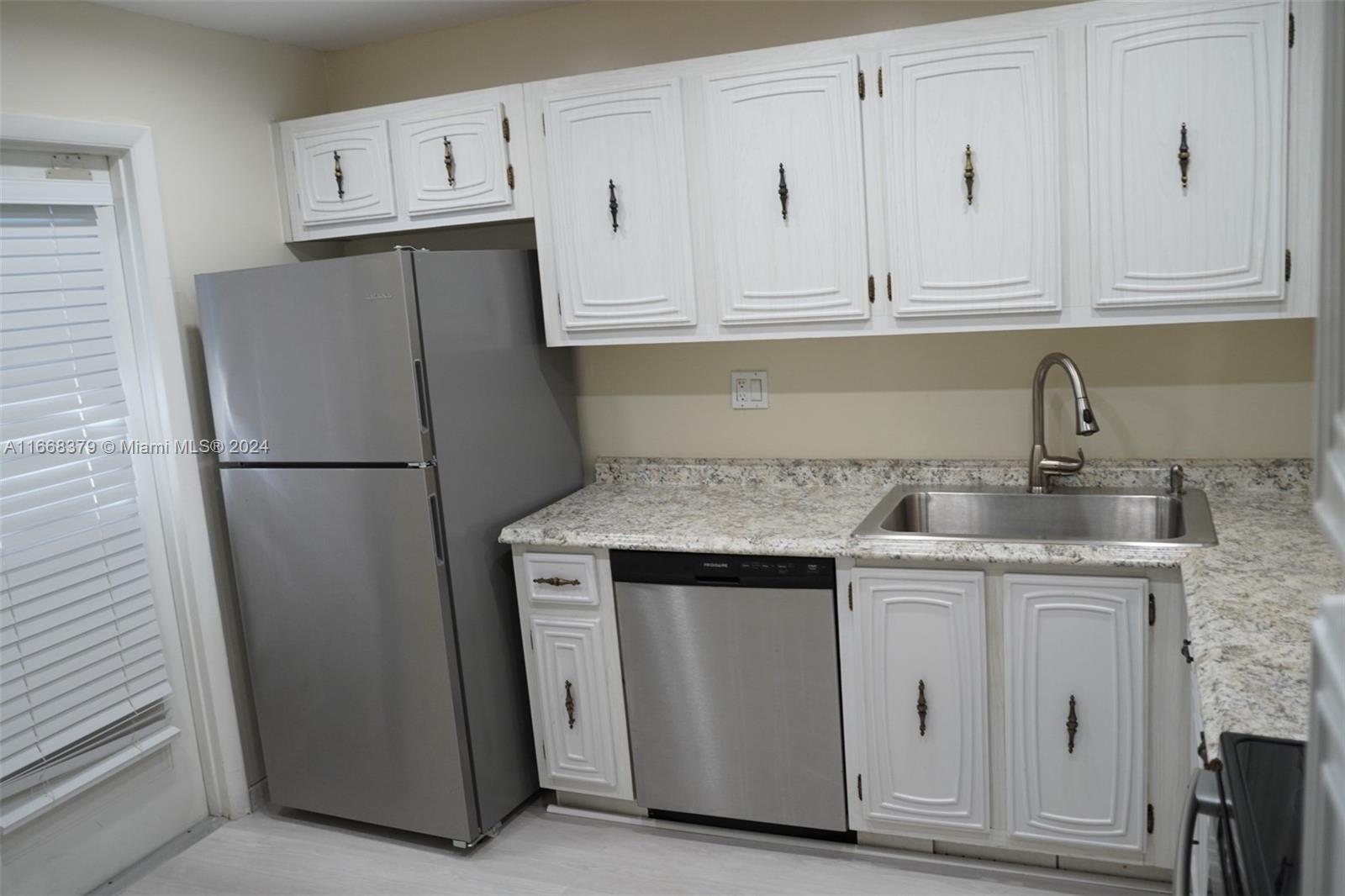 ARROWHEAD CONDO NO VII - Residential