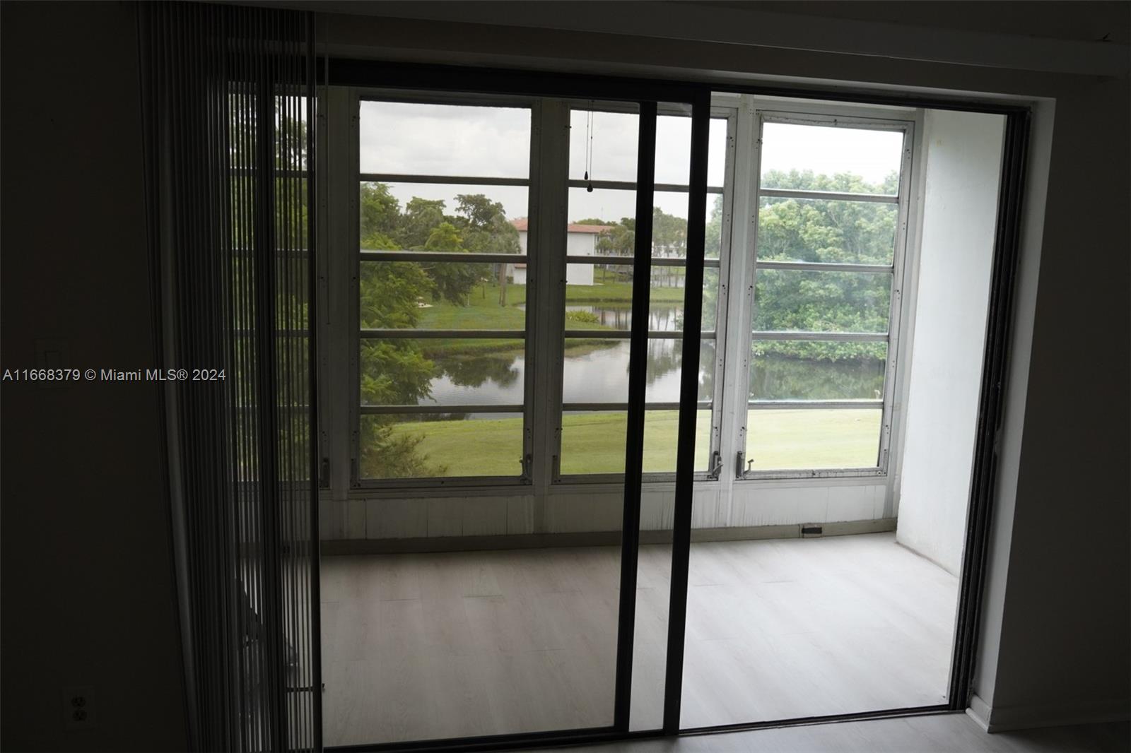 ARROWHEAD CONDO NO VII - Residential