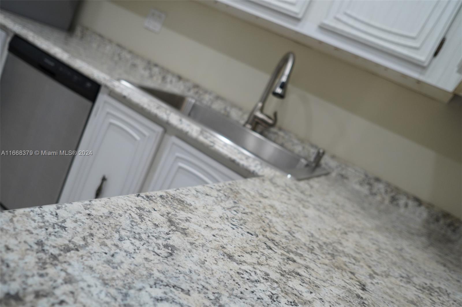 ARROWHEAD CONDO NO VII - Residential
