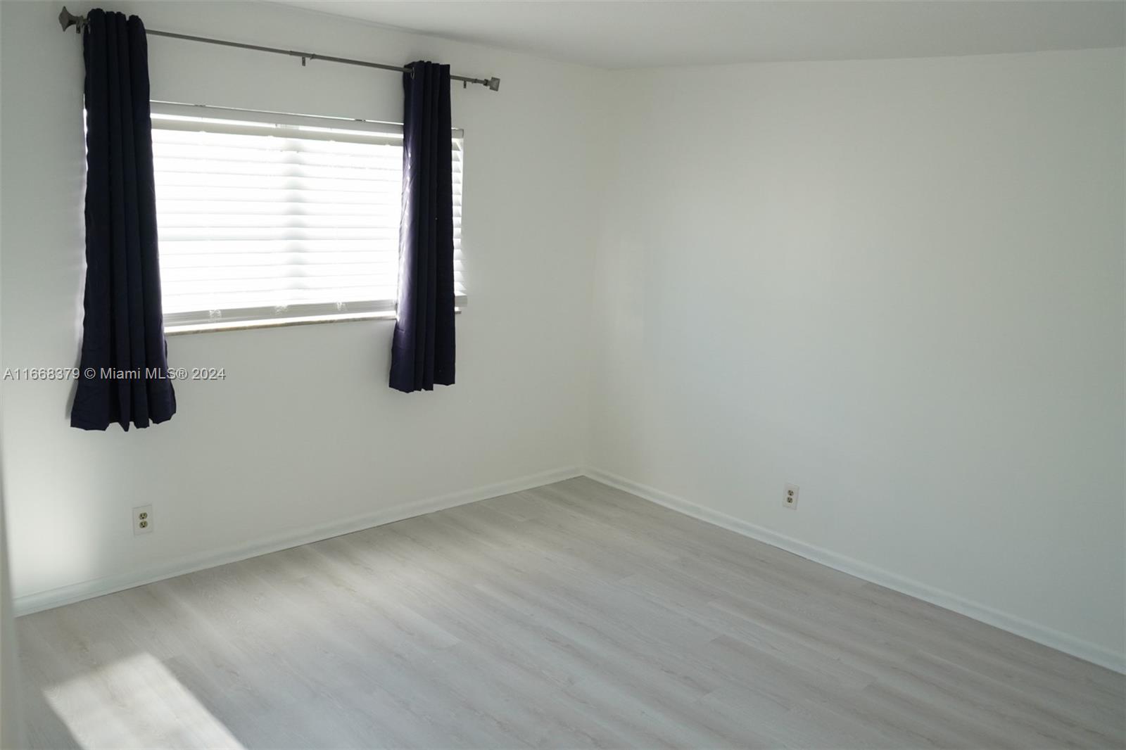 ARROWHEAD CONDO NO VII - Residential