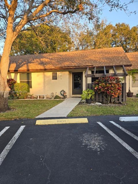 Photo of 79 Via De Casas Norte, Boynton Beach, FL 33426 (MLS # A11973911)