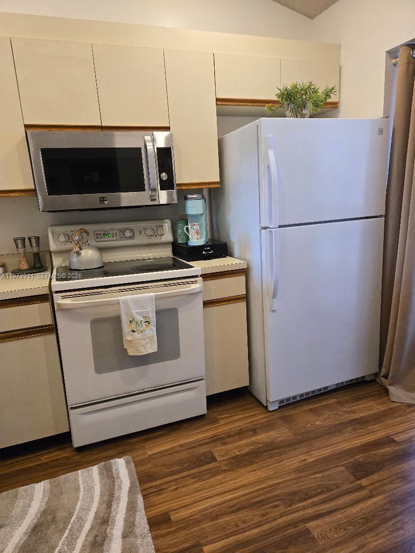 TRADEWINDS AT DOS LAGOS C - Residential