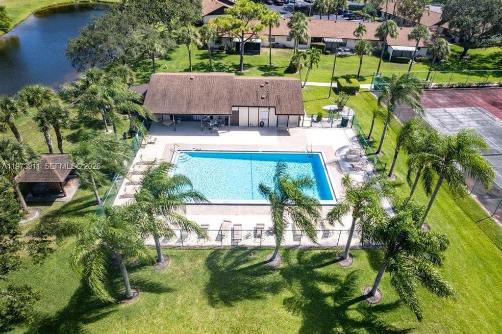 Photo of 79 Via De Casas Norte, Boynton Beach, FL 33426 (MLS # A11973911)
