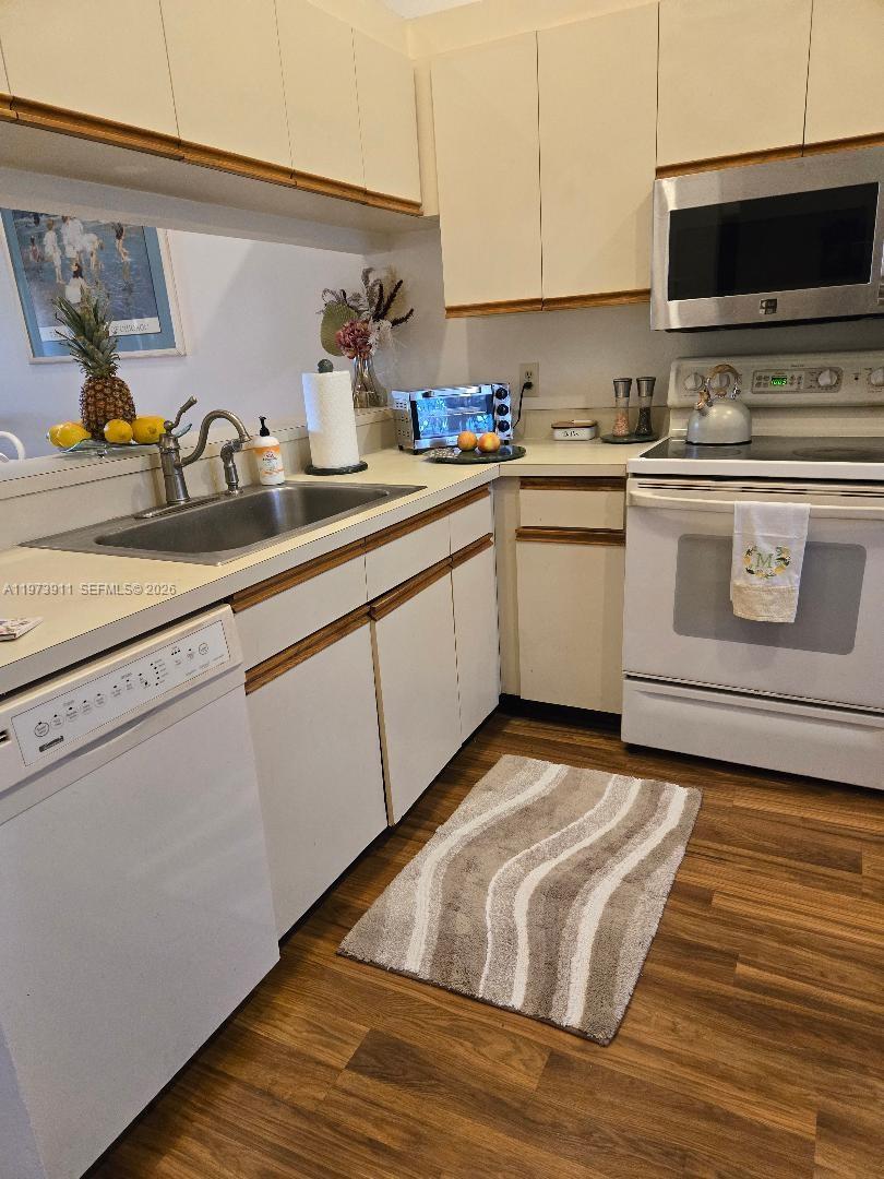 TRADEWINDS AT DOS LAGOS C - Residential