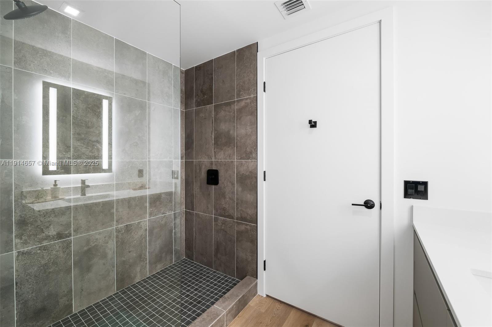 FT LAUDERDALE B-40 - Residential Lease