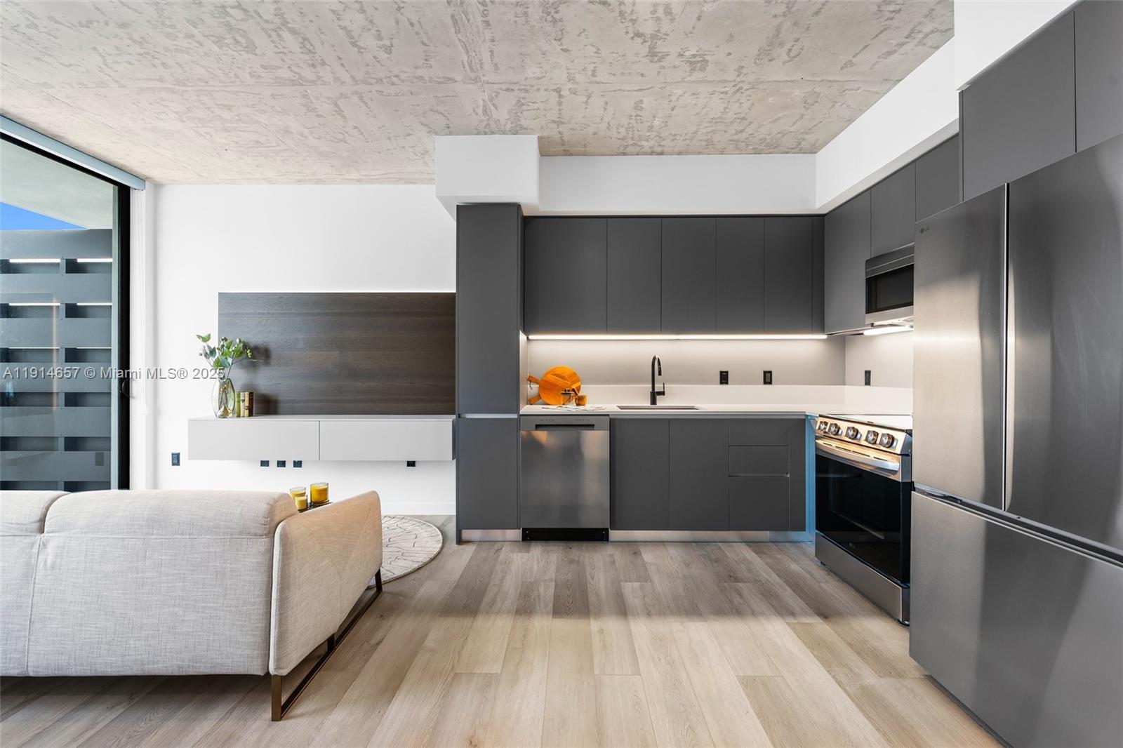 FT LAUDERDALE B-40 - Residential Lease