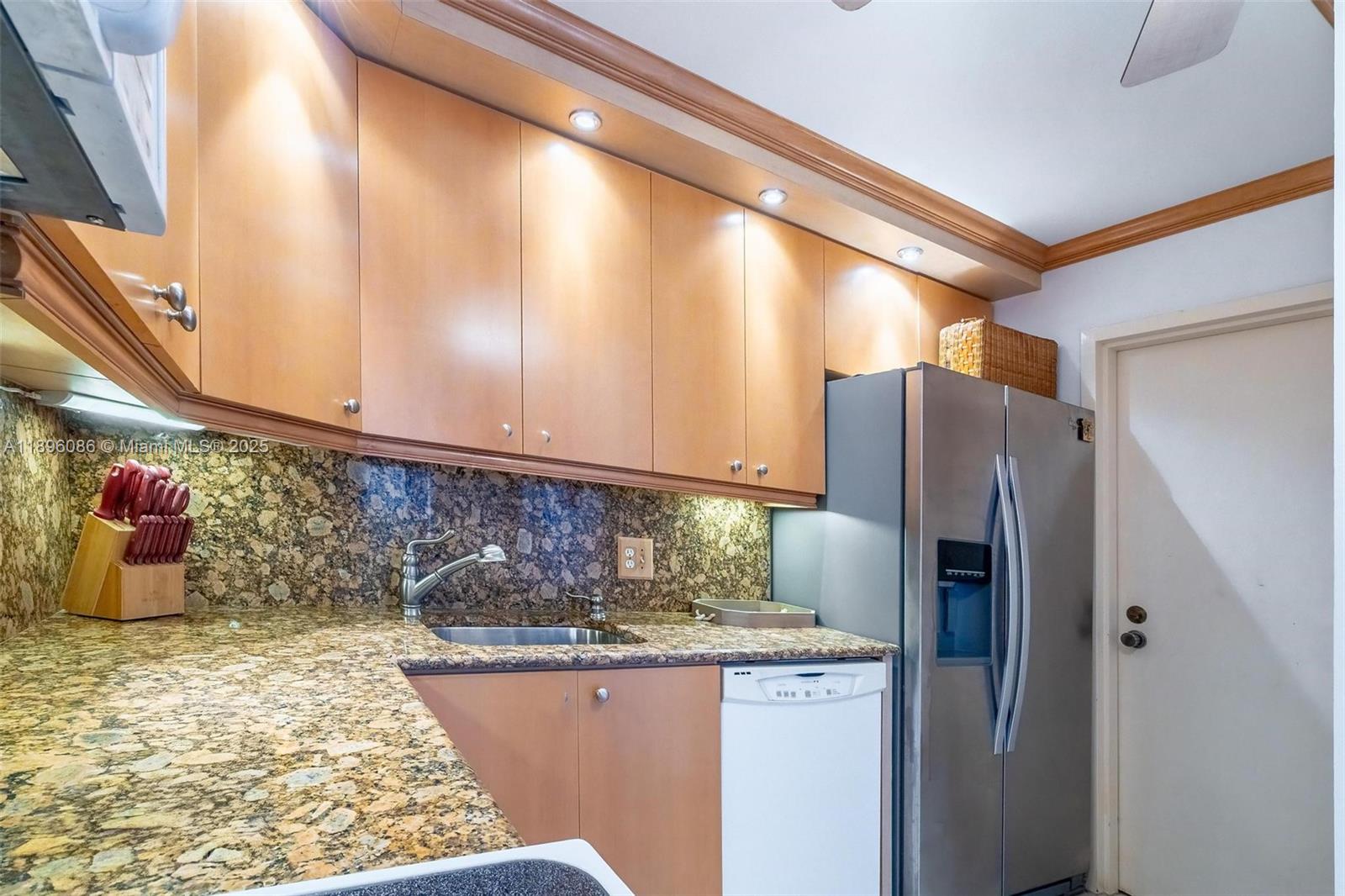 QUADOMAIN TOWER I AND IV - Residential Lease