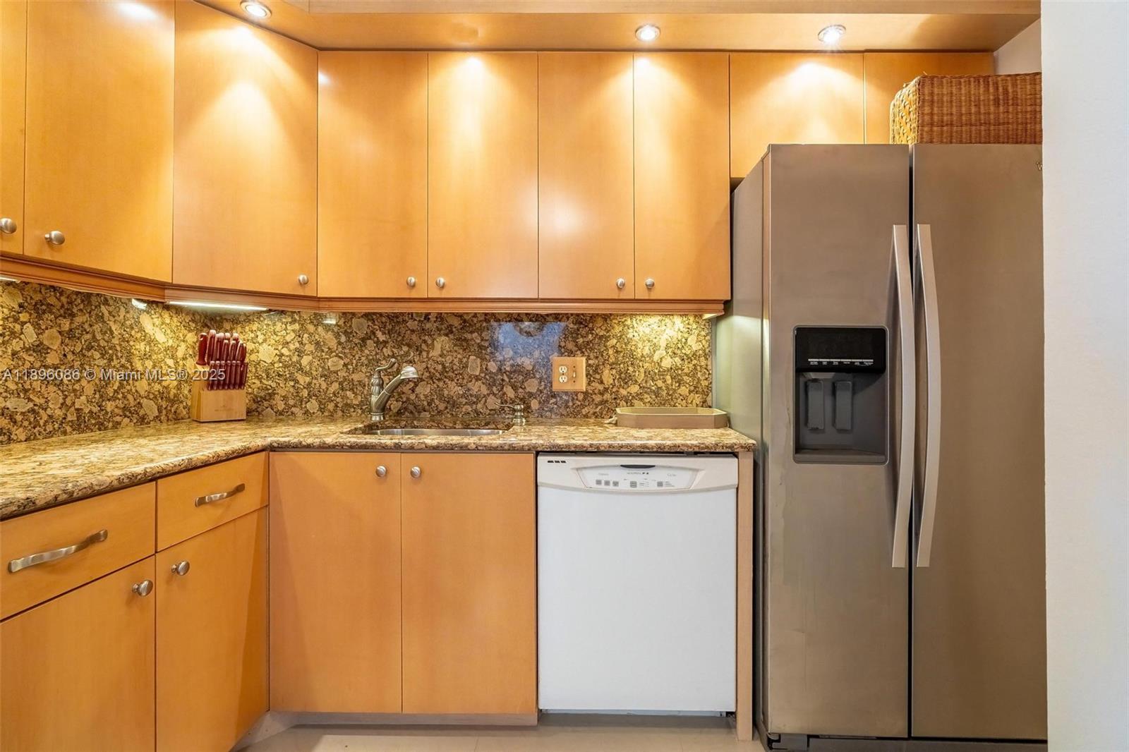 QUADOMAIN TOWER I AND IV - Residential Lease