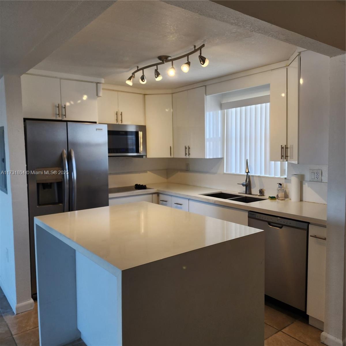 9375 Fontainebleau Blvd L401, Miami, Broward County, Florida - 2 Bedrooms  
3 Bathrooms - 