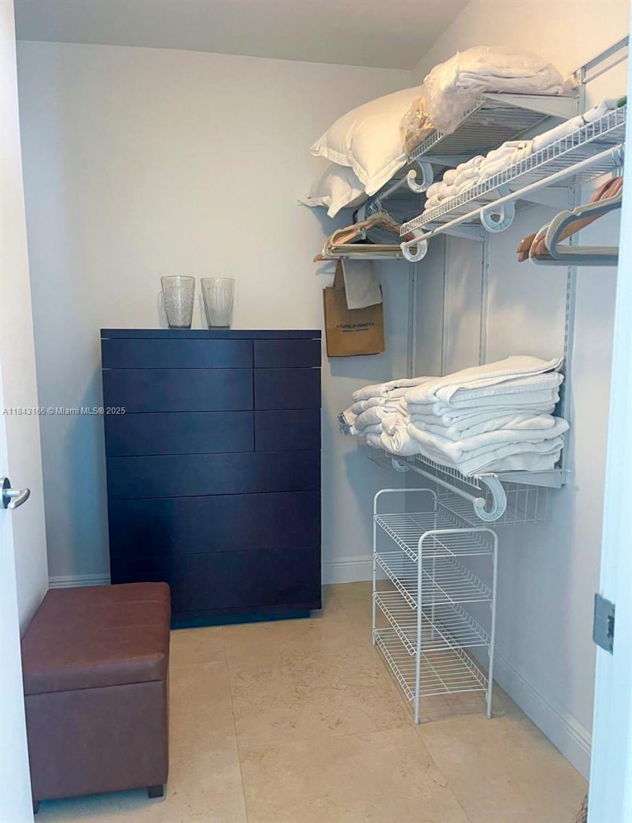 MOSAIC ON MIAMI BEACH CON - Residential Lease