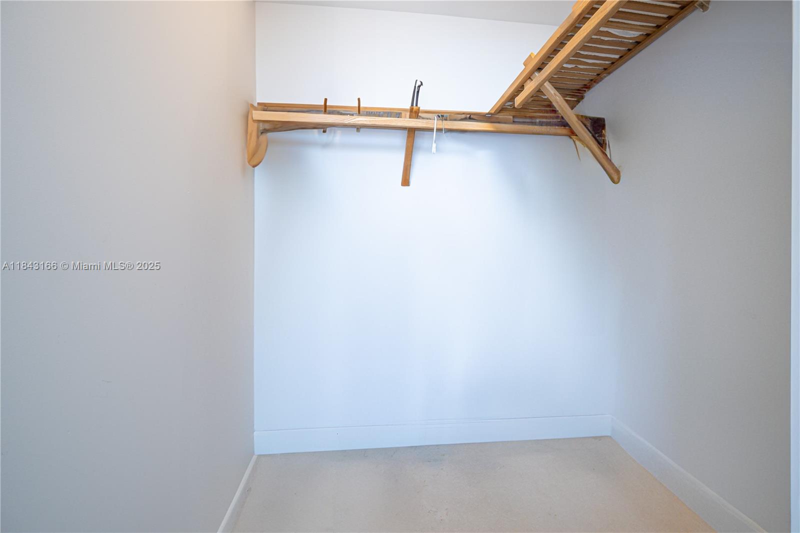 MOSAIC ON MIAMI BEACH CON - Residential Lease