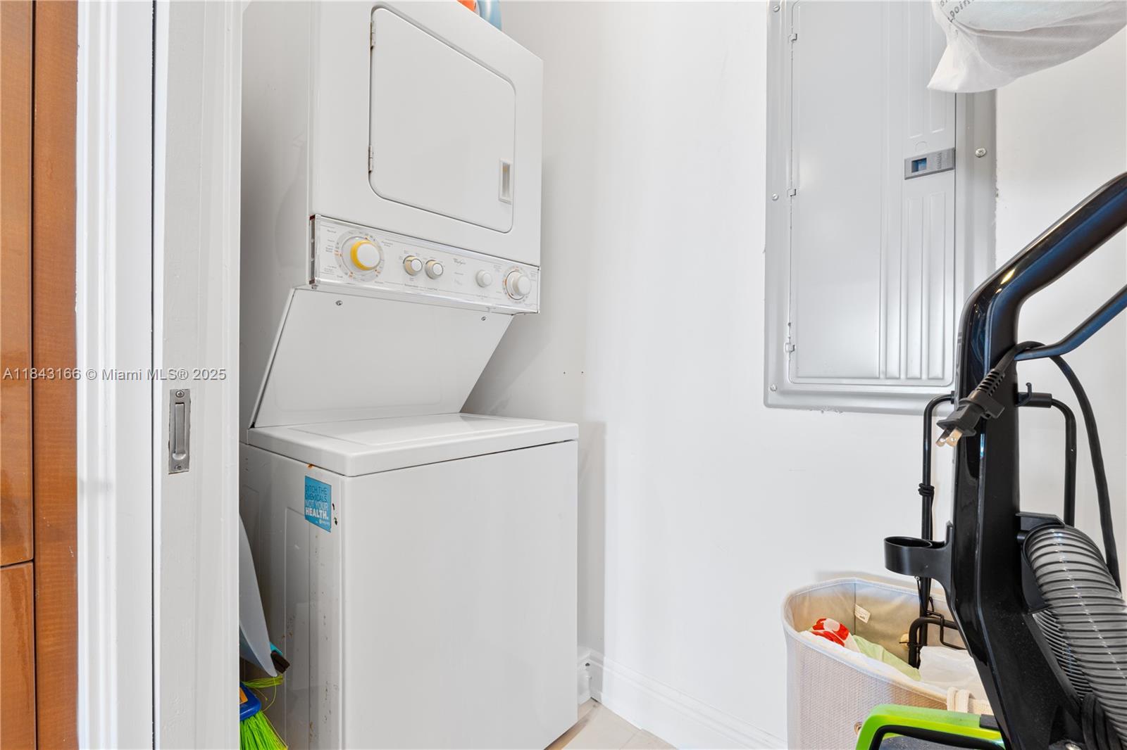 MOSAIC ON MIAMI BEACH CON - Residential Lease