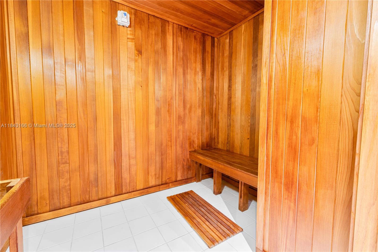 MOSAIC ON MIAMI BEACH CON - Residential Lease