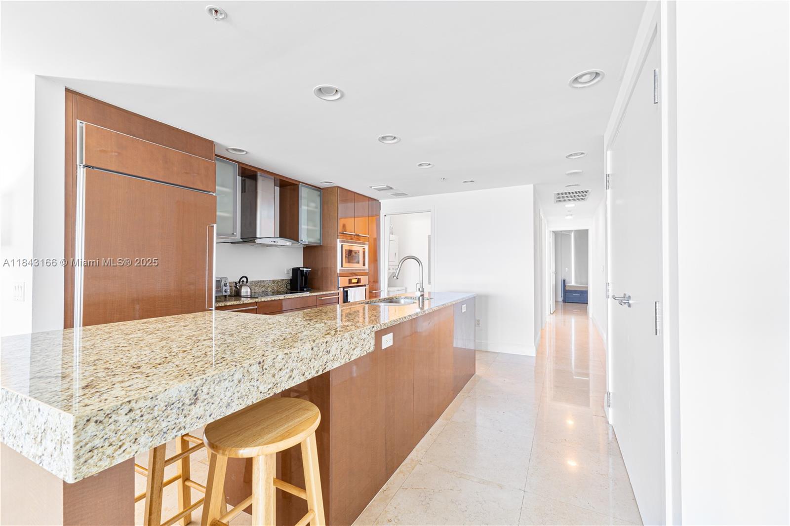 MOSAIC ON MIAMI BEACH CON - Residential Lease