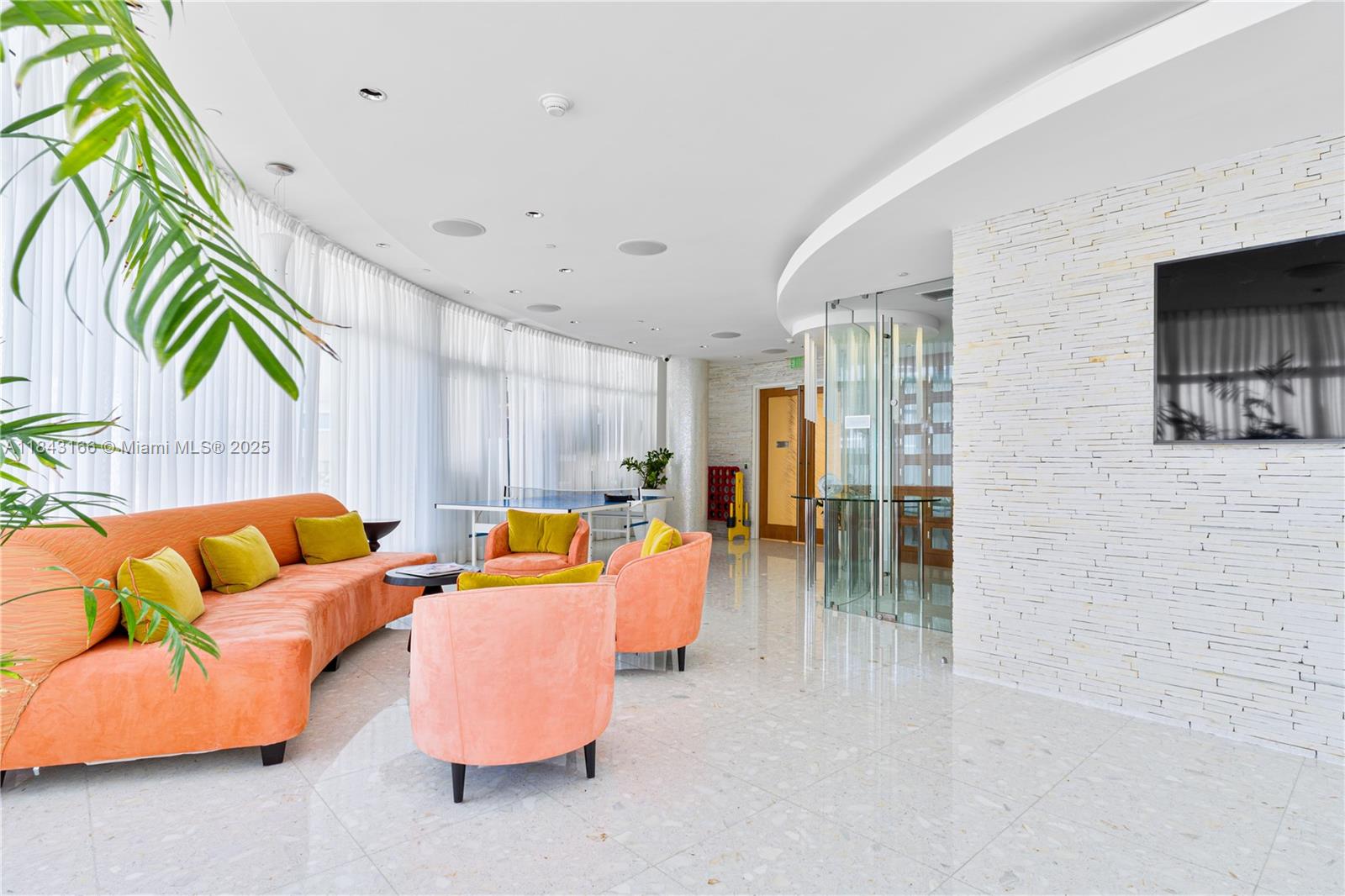 MOSAIC ON MIAMI BEACH CON - Residential Lease