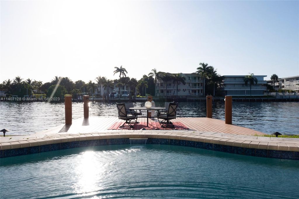 Photo of 1408 SE 17th Ter, Deerfield Beach, FL 33441 (MLS # A11407128)