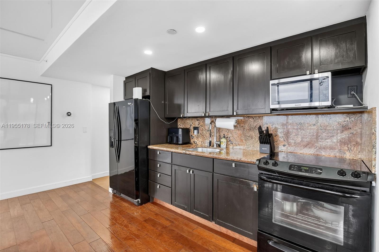 HOME TOWER CONDO - Residential