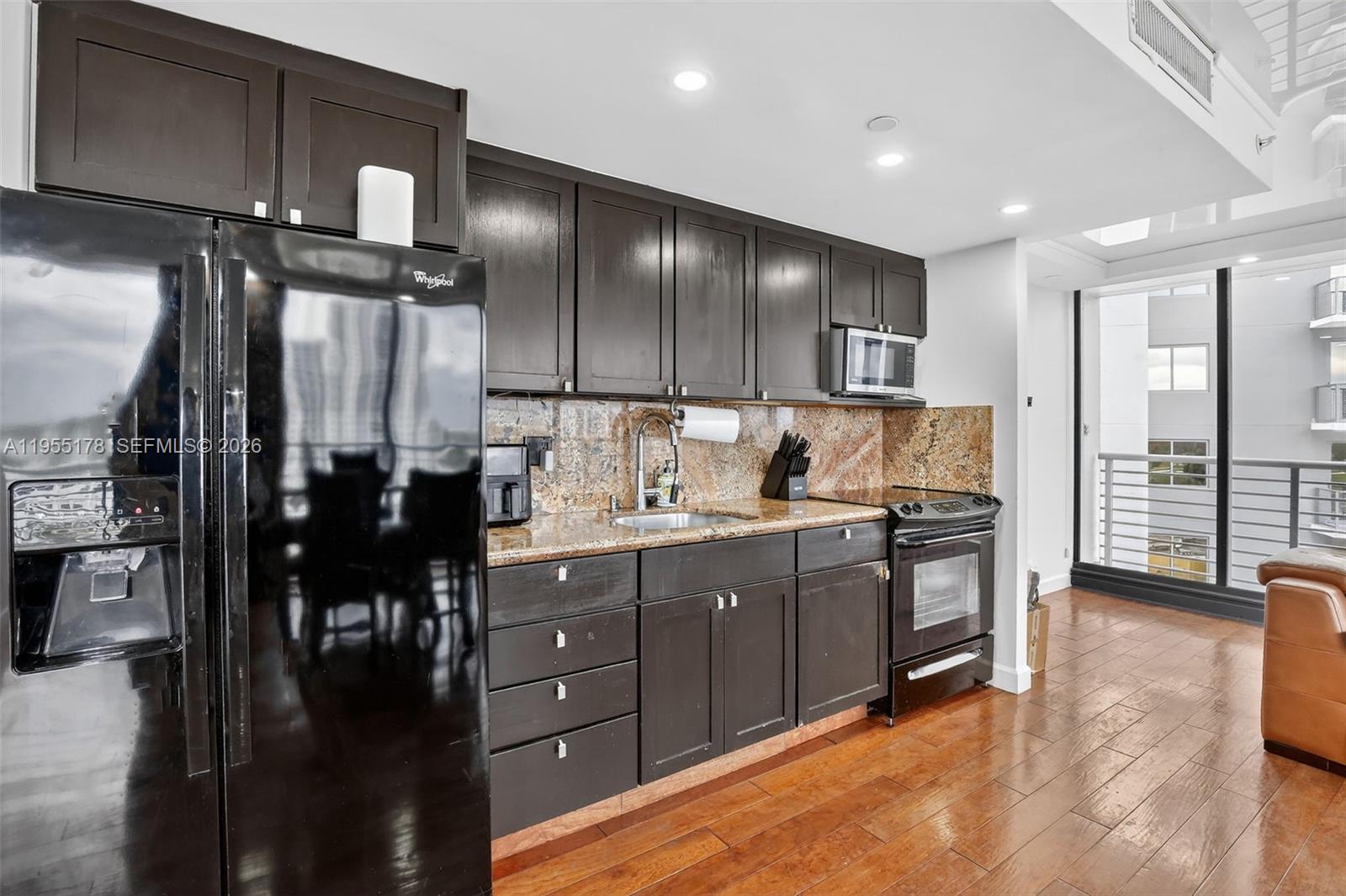 HOME TOWER CONDO - Residential