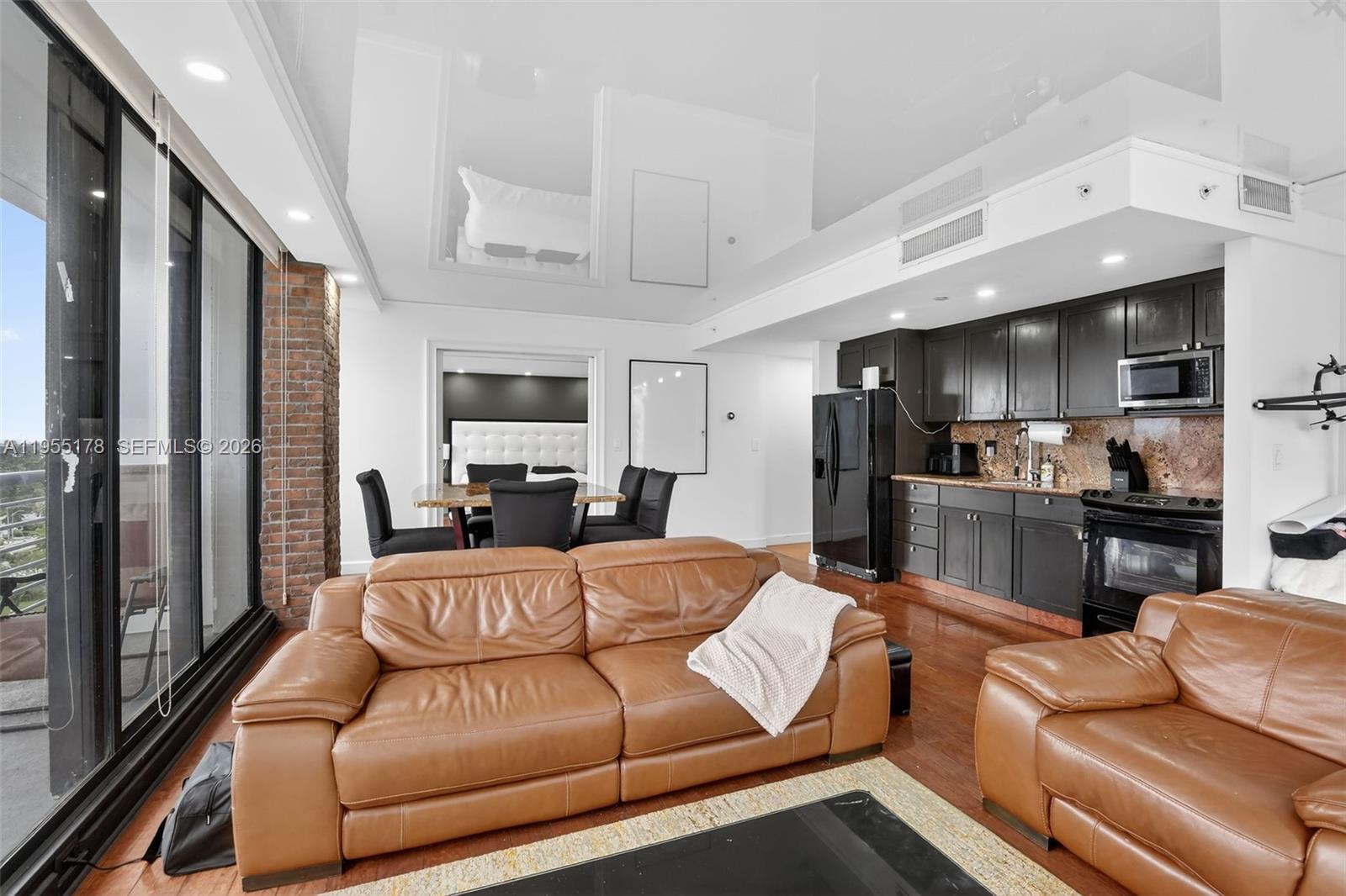 HOME TOWER CONDO - Residential