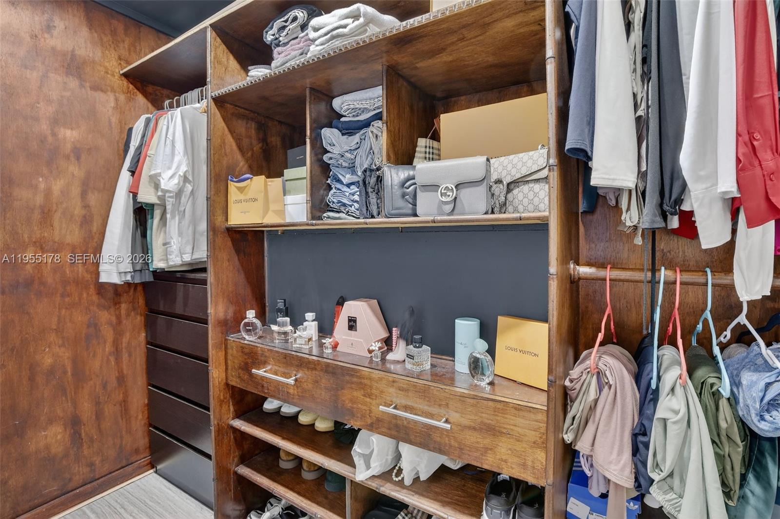 HOME TOWER CONDO - Residential