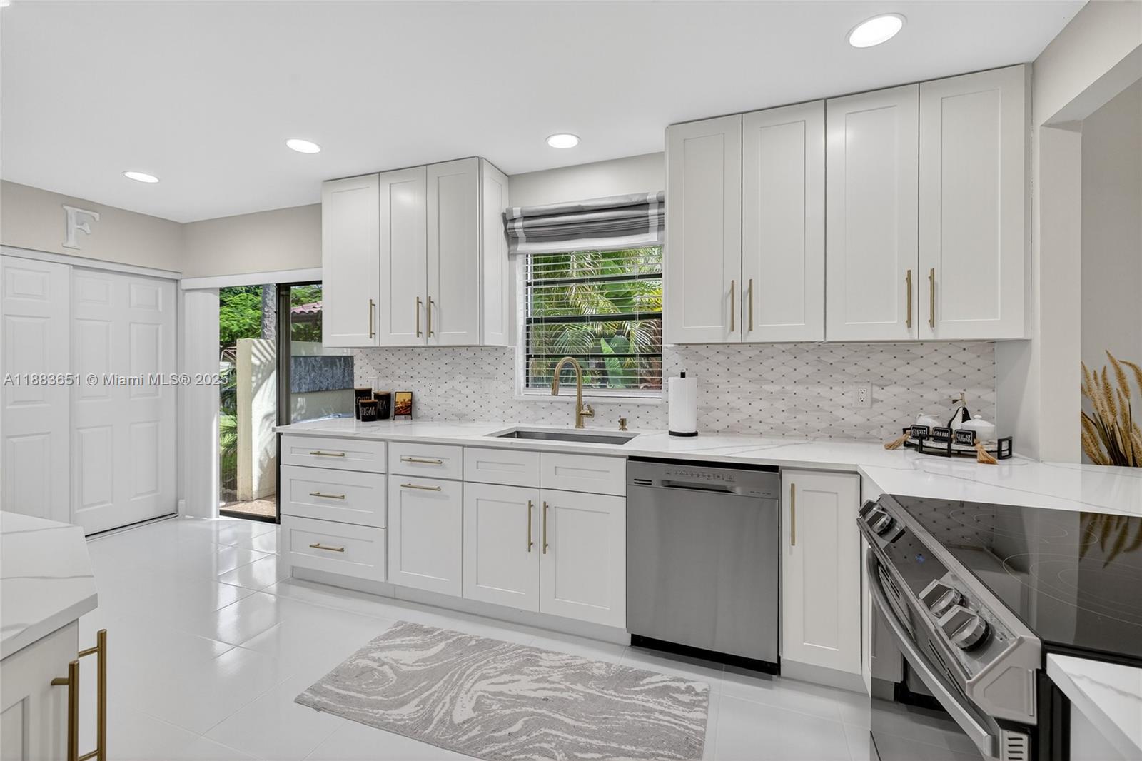 ¤GLADES OF BOCA LAGO CONDO - Residential