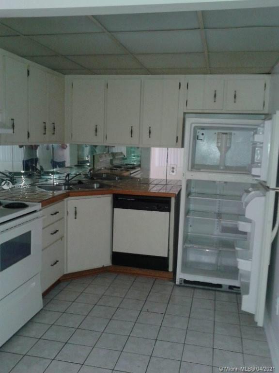 View photos, virtual tours, details... 1409 Lake Ave 5